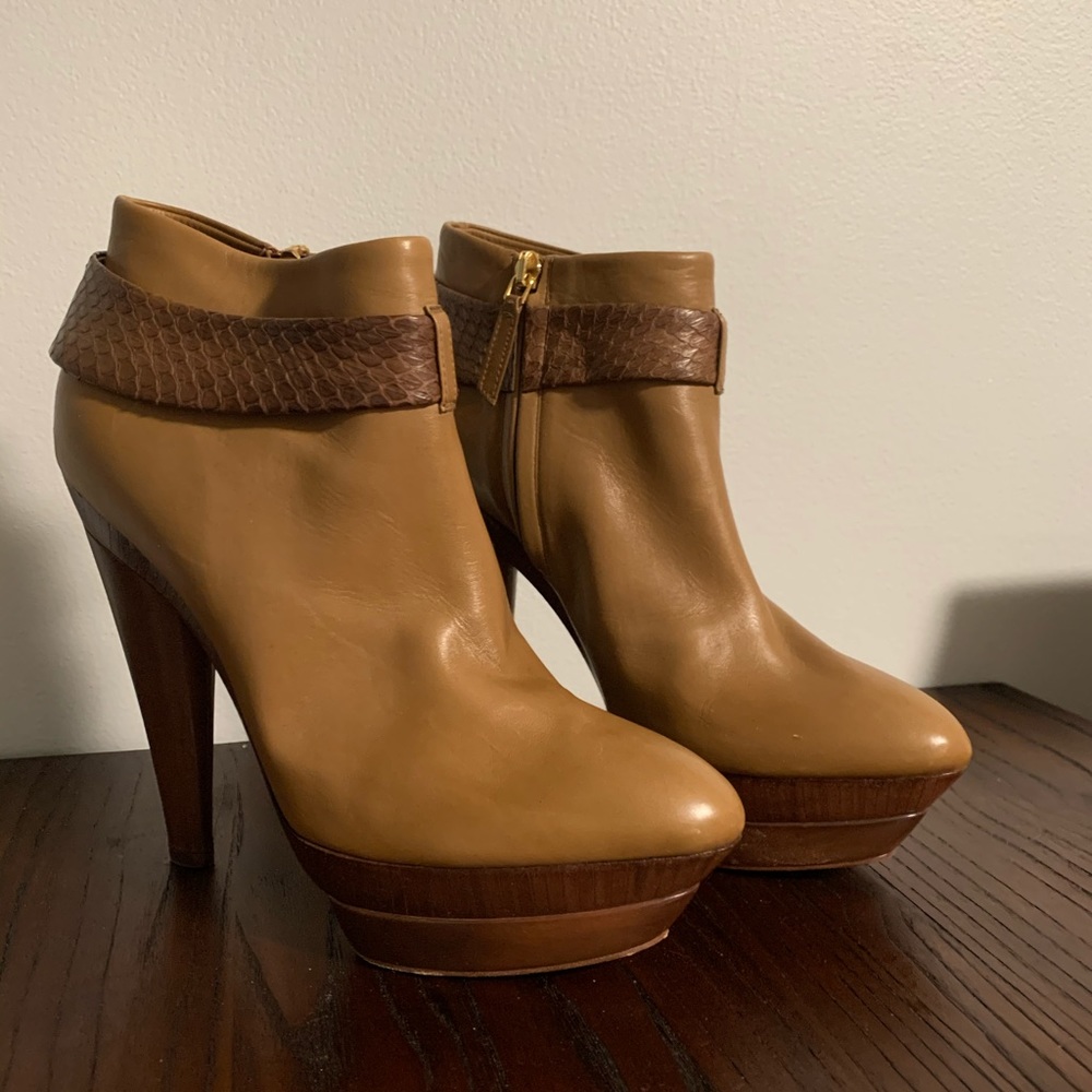 Devi Kroell heel booties